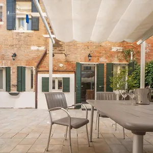 Luxury Garden Mansion R&r Appartamento