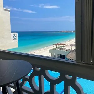 Plaza Mexico , Cancun Mexico