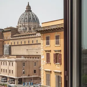 Vista Su San Pietro - La Venere Su , Rome Italy
